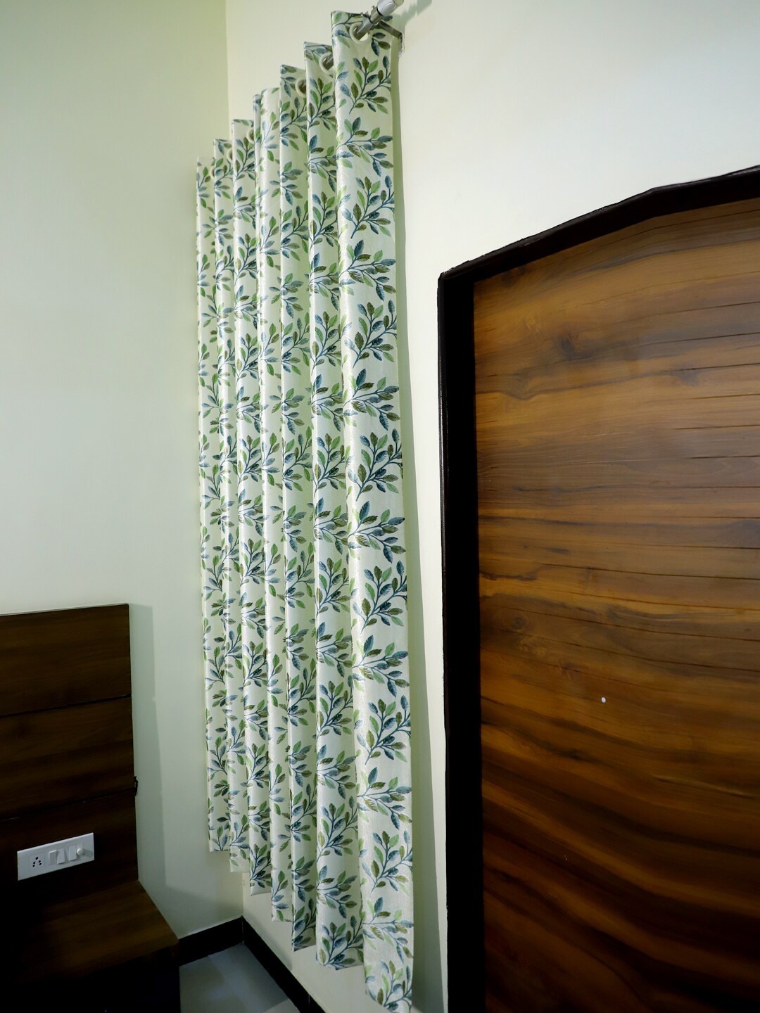

KSHIRSA Green & Cream Coloured Floral Door Curtain