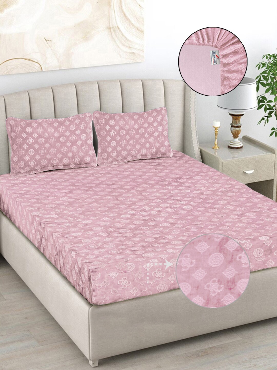 

FABINALIV Pink Geometric 300 TC Woollen King Size Fitted Bedsheet & 2 Pillow Covers