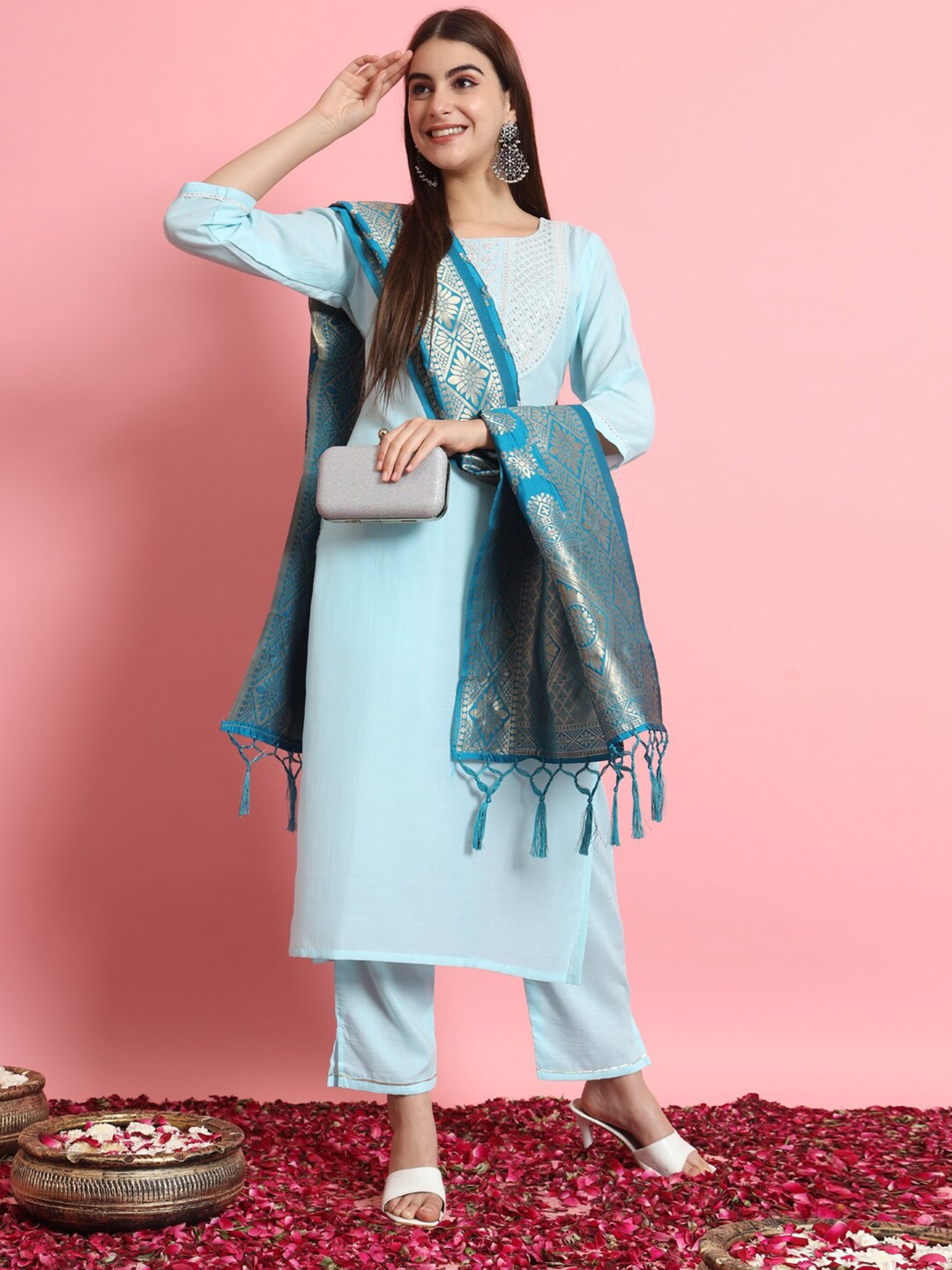 

VredeVogel Floral Embroidered Regular Kurta With Trousers & Dupatta, Blue