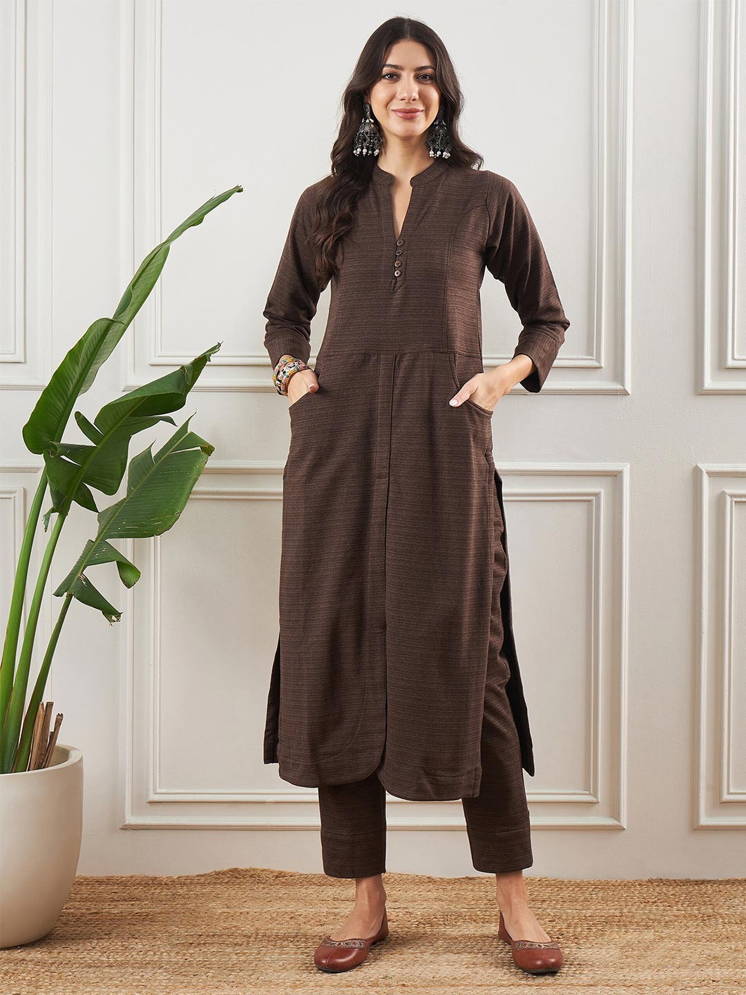 

STADO Mandarin Collar Long Sleeves Straight Kurta with Trousers, Brown