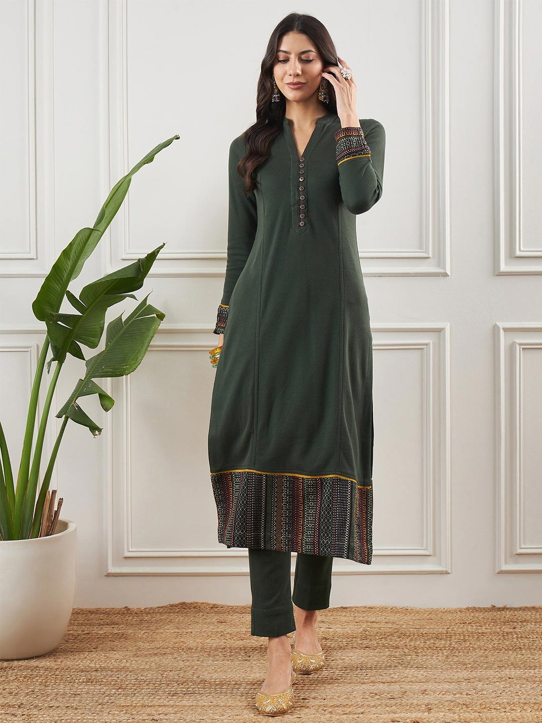 

STADO Mandarin Collar Long Sleeves Straight Kurta with Pyjamas, Olive
