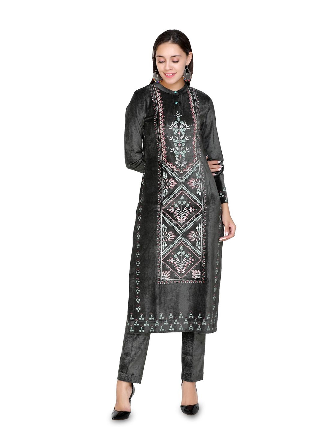 

STADO Floral Printed Round Neck Straight Kurta with Pyjamas, Green