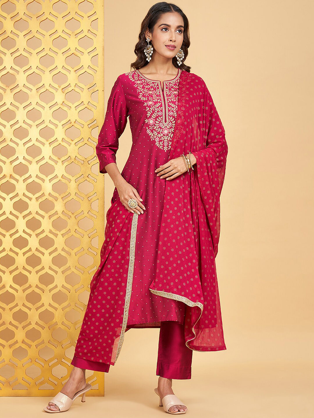 

RANGMANCH BY PANTALOONS Zari Embroidered Round Neck Straight Kurta With Trouser & Dupatta, Fuchsia