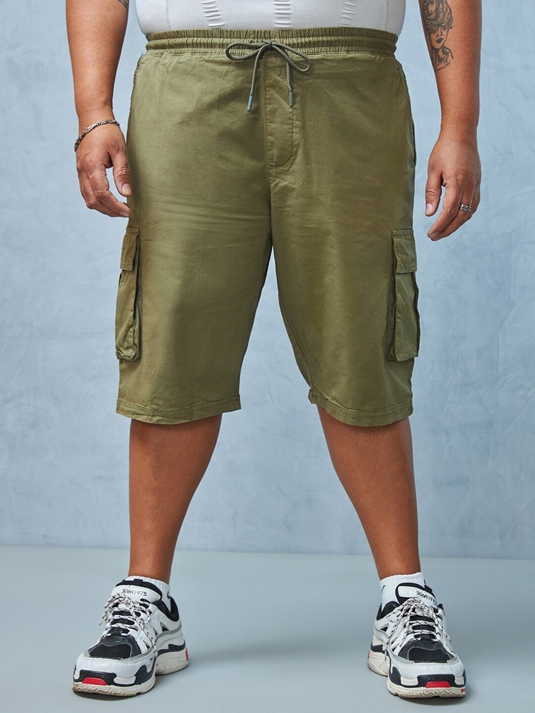 

Bewakoof Plus Men Mid Rise Cargo Shorts, Olive