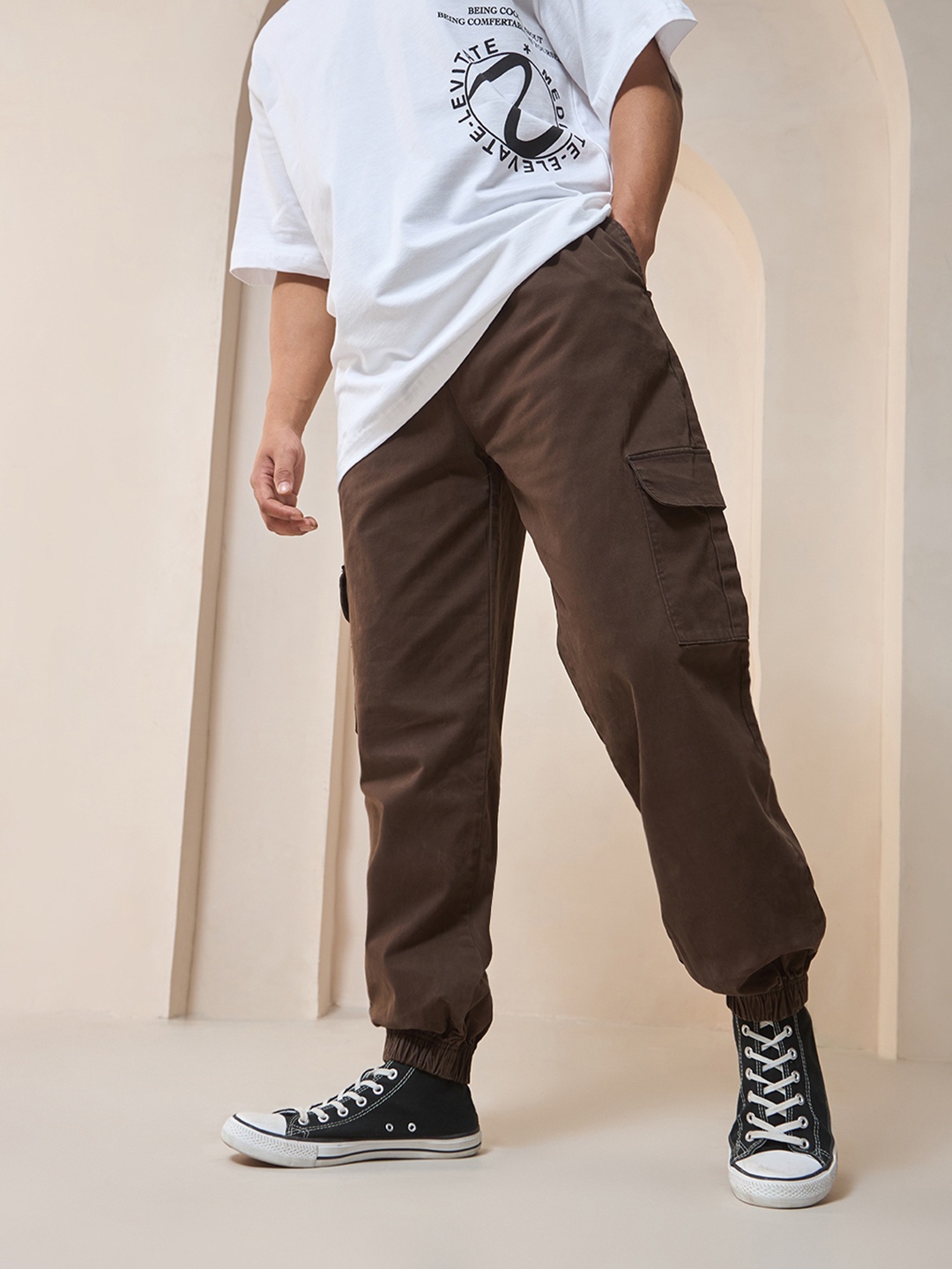

Bewakoof Men Relaxed Oversized-Fit Cargo Jogger, Brown