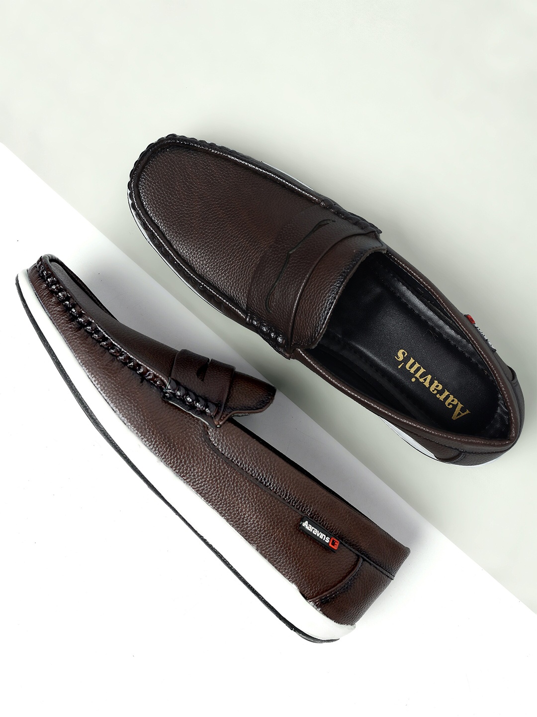 

AARAVIN'S Men Textured Lightweight Penny Loafers, Brown