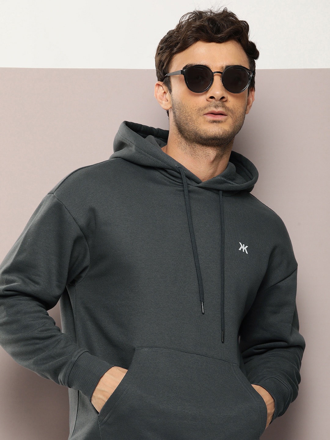 

Kook N Keech Men Solid Hooded Sweatshirt, Charcoal