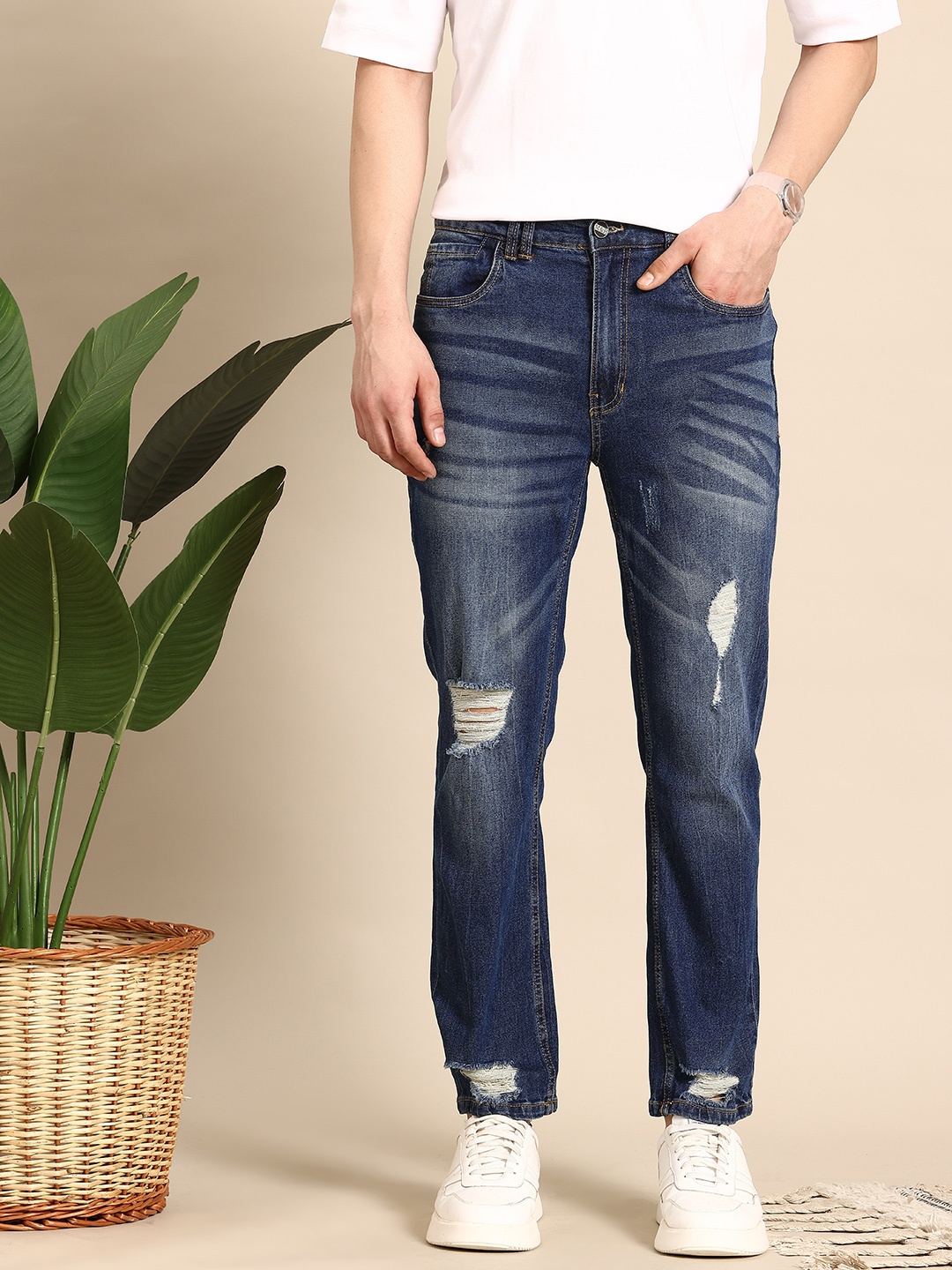 

Mast & Harbour Men Mildly Distressed Light Fade Stretchable Jeans, Blue