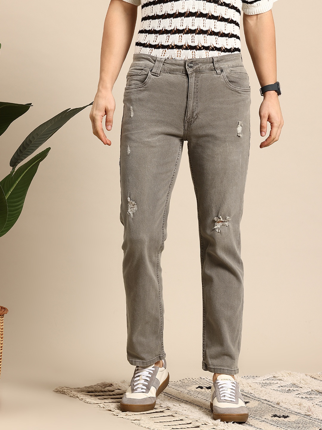 

Mast & Harbour Men Mildly Distressed Stretchable Jeans, Grey