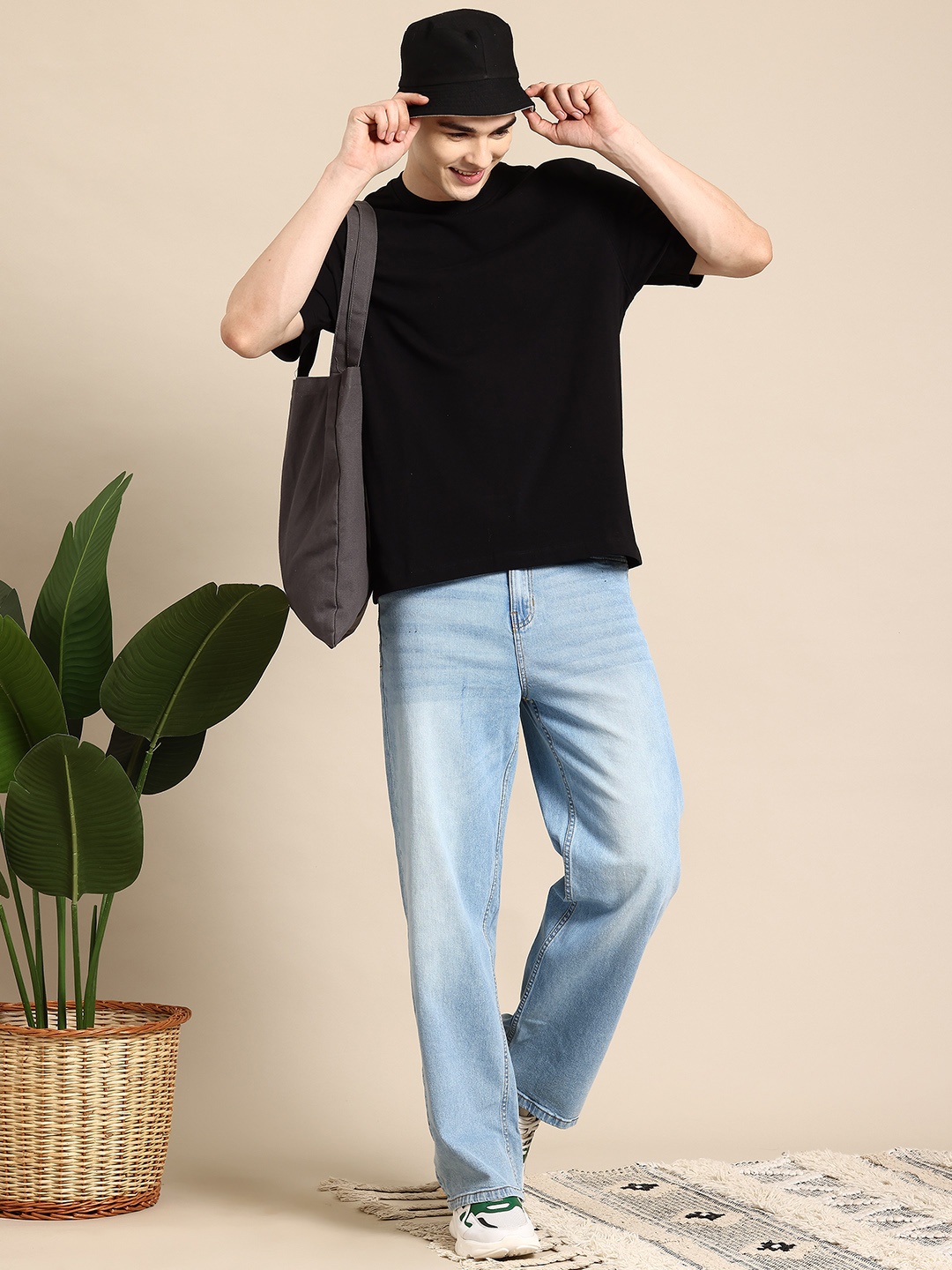 

Mast & Harbour Men Wide Leg Light Fade Stretchable Jeans, Blue