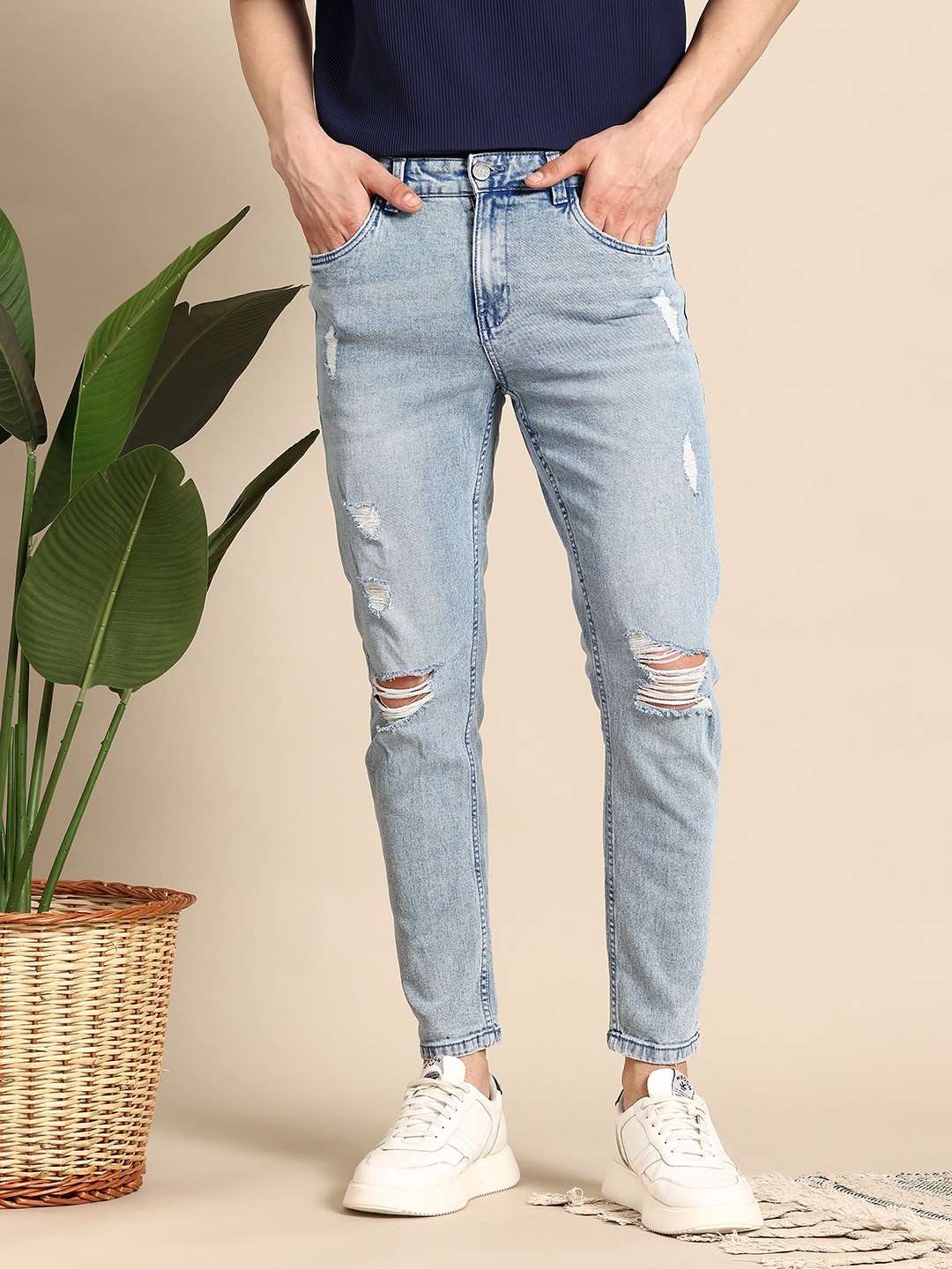 

Mast & Harbour Men Carrot Mildly Distressed Light Fade Stretchable Jeans, Blue