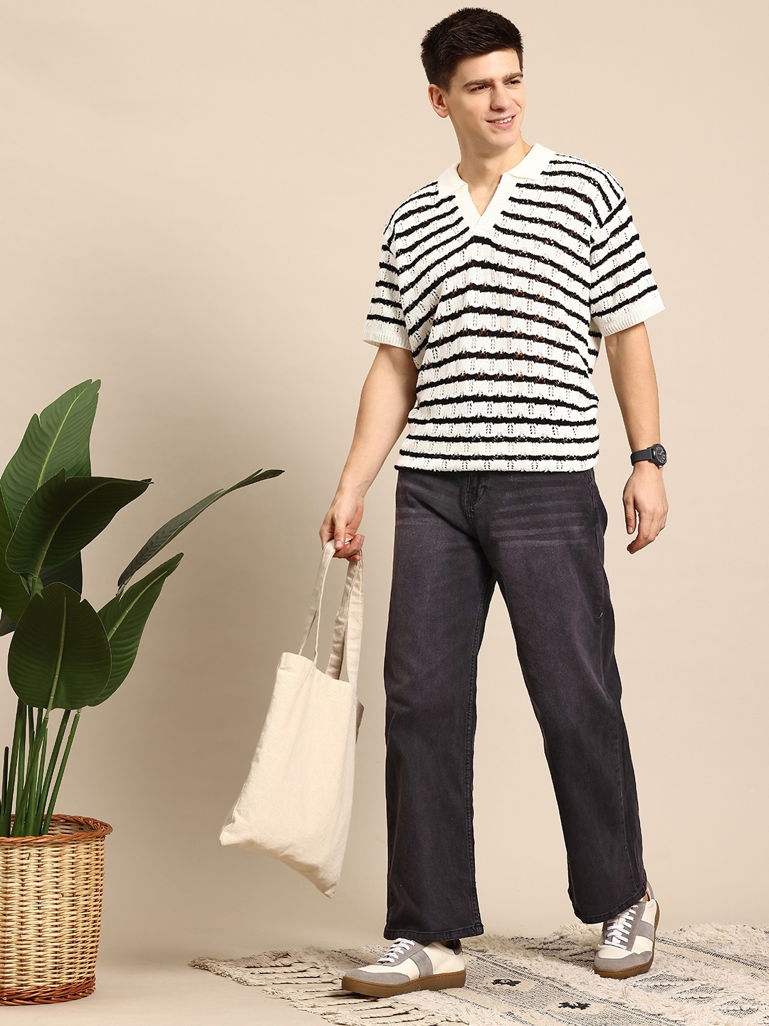 

Mast & Harbour Men Wide Leg Light Fade Stretchable Jeans, Black