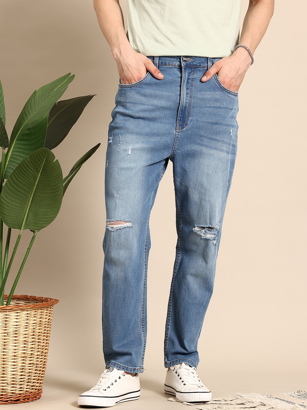 

Mast & Harbour Men Slim Fit Slash Knee Light Fade Stretchable Jeans, Blue
