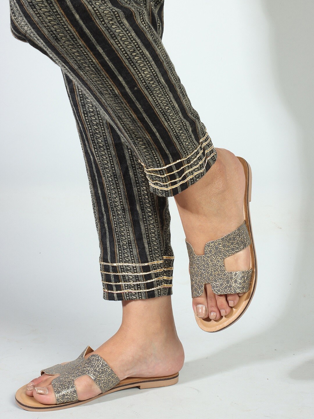 

Carlton London Printed Open Toe Flats, Grey