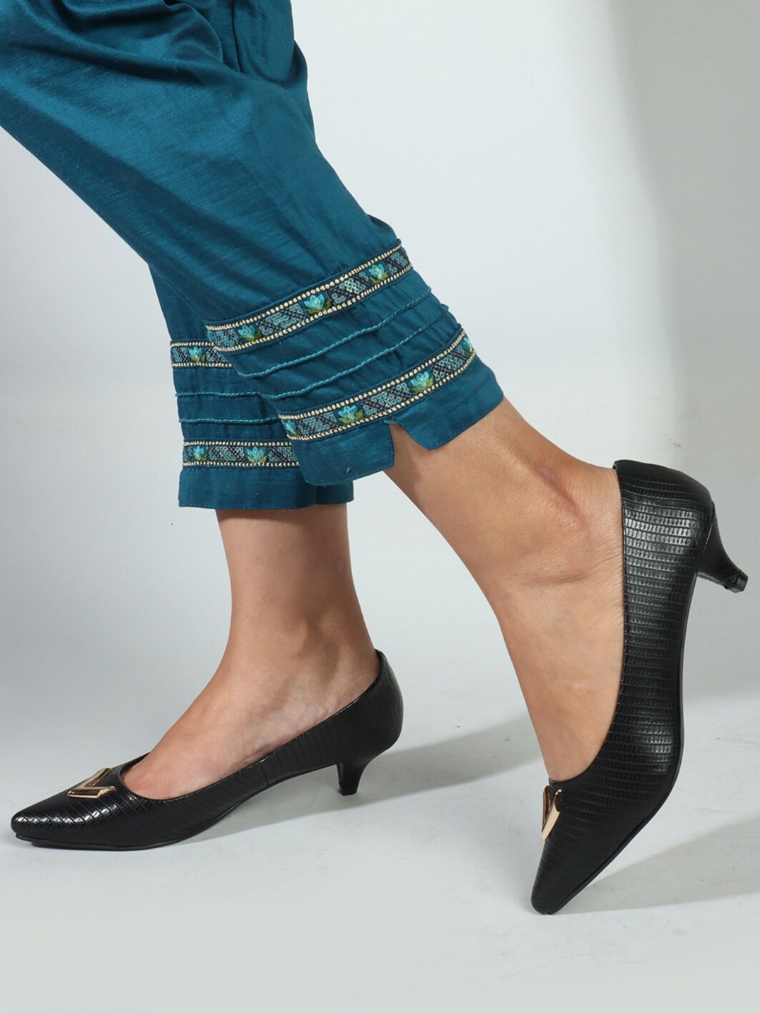 

Carlton London Textured Pointed Toe Kitten Heel Pumps, Black