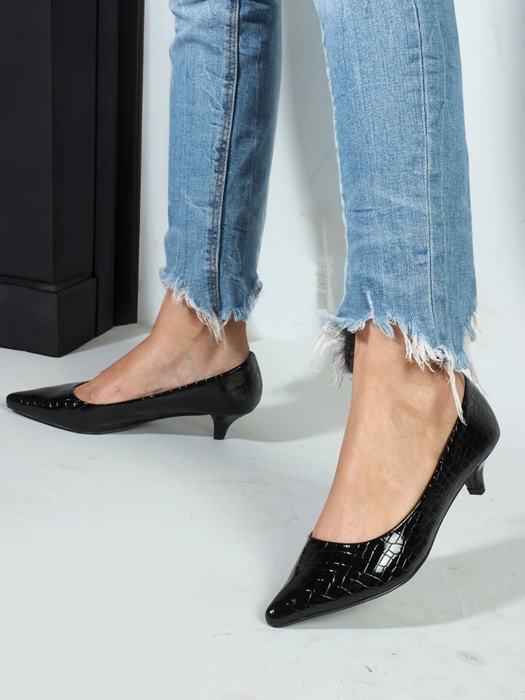 

Carlton London Textured Pointed Toe Kitten Heeled Pumps, Black