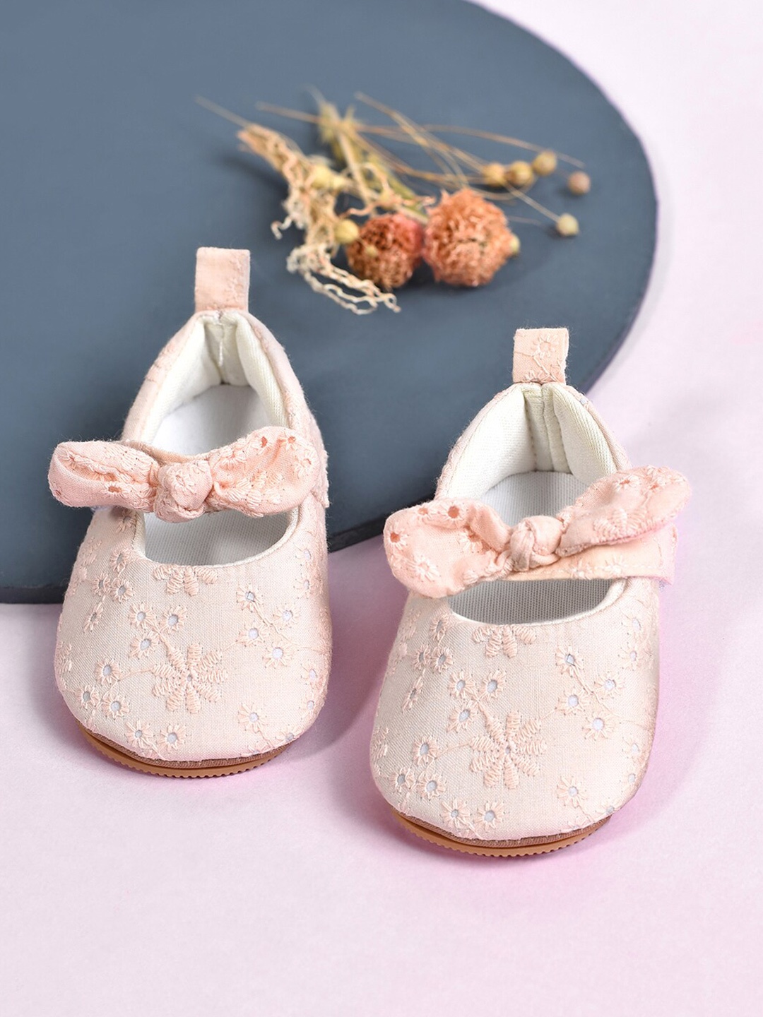 

MiArcus Infant Girls Bow Detail Lightweight Booties, Pink