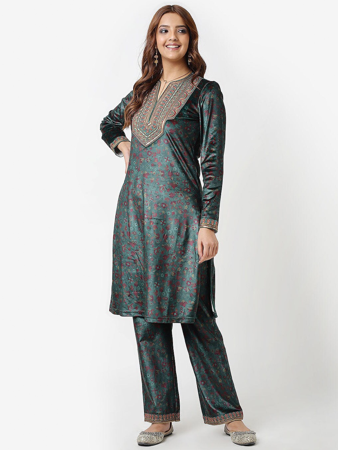 

Lakshita Floral Printed Regular Thread Work Velvet Kurta With Palazzo, Green