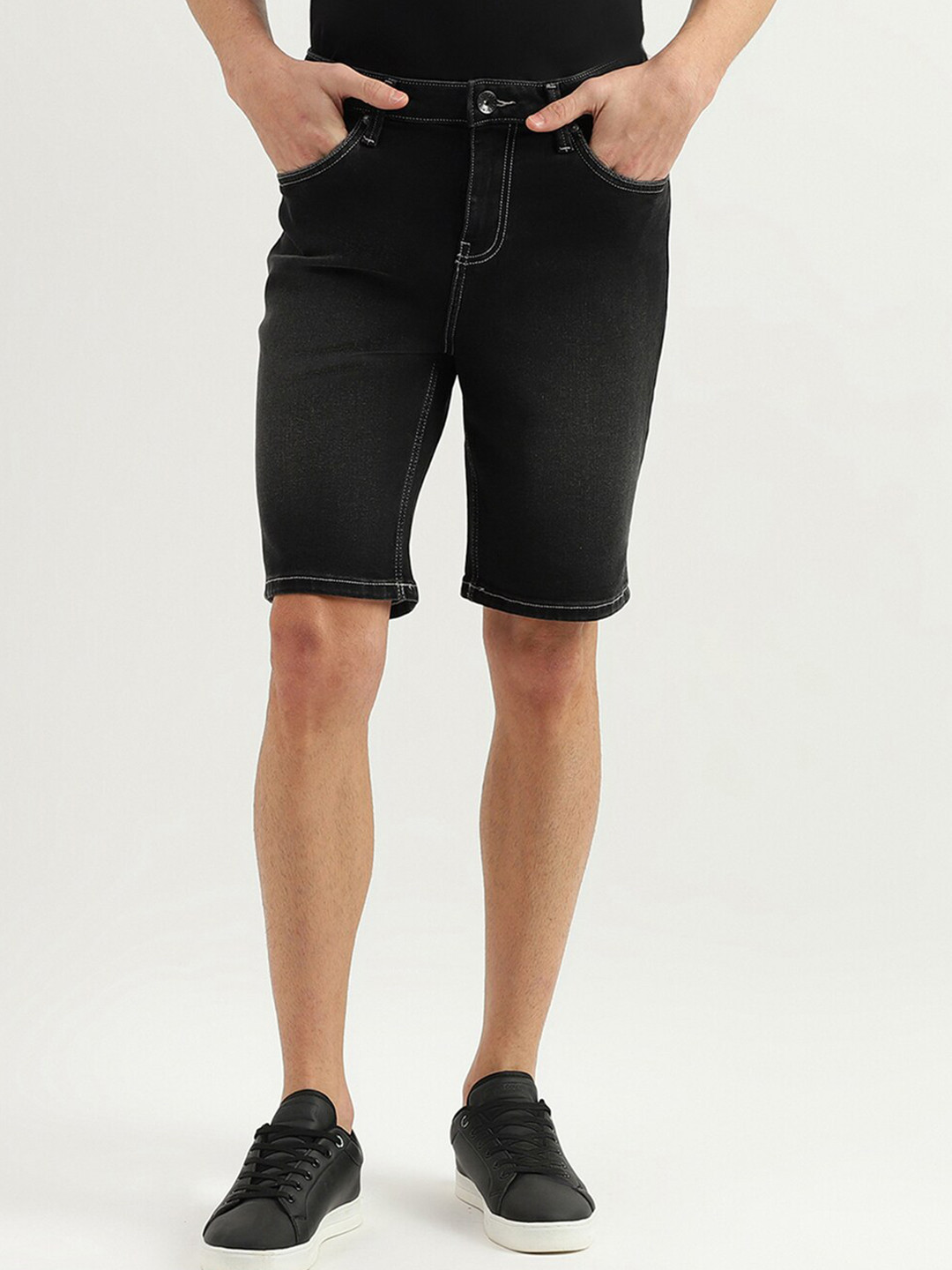

United Colors of Benetton Men Mid-Rise Slim Fit Denim Shorts, Black