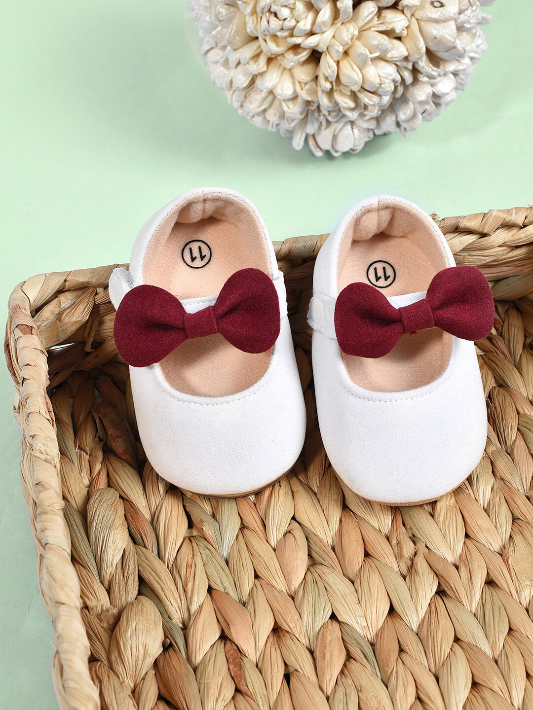 

MiArcus Infant Girls Bow-Design Lightweight Cotton Booties, White