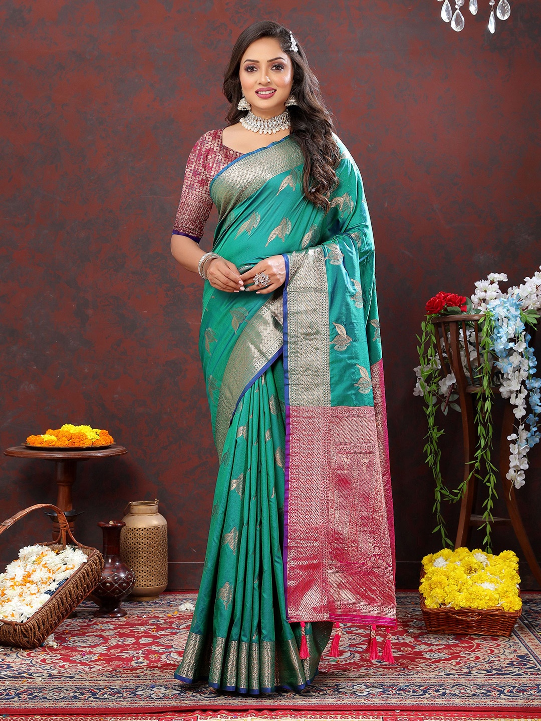 

NIWAA Ethnic Motifs Woven Design Zari Banarasi Saree, Green