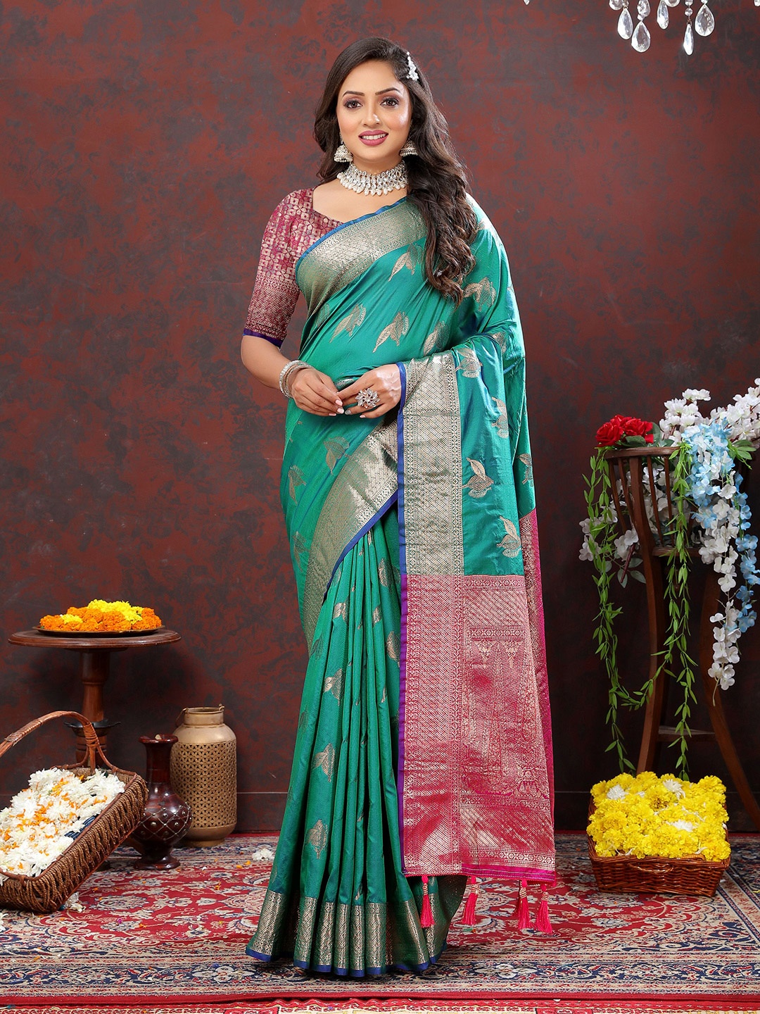 

NIWAA Ethnic Motifs Woven Design Zari Banarasi Saree, Green