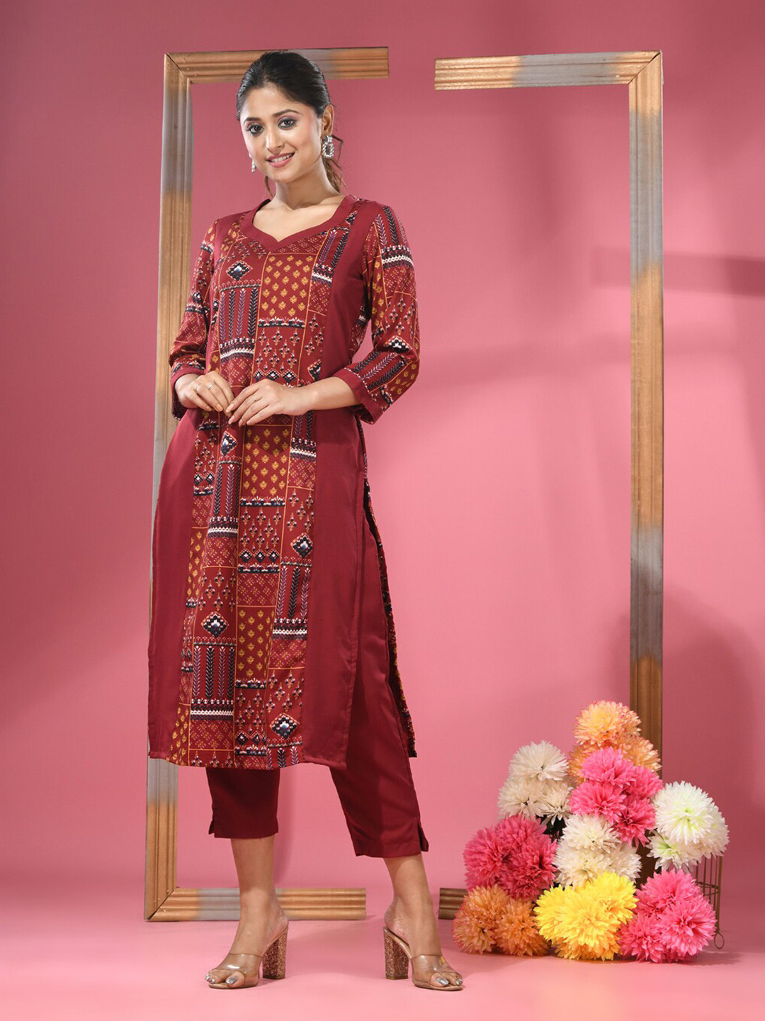 

Charukriti Floral Printed Sweetheart Neck Straight Kurta with Trousers, Maroon