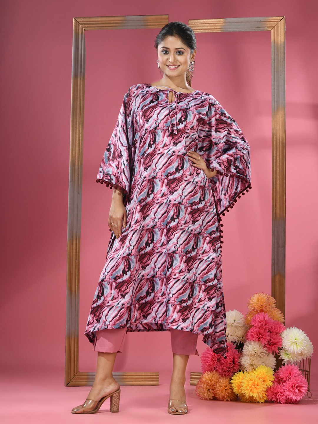 

Charukriti Geometric Printed Regular Kaftan Kurta with Trousers, Pink