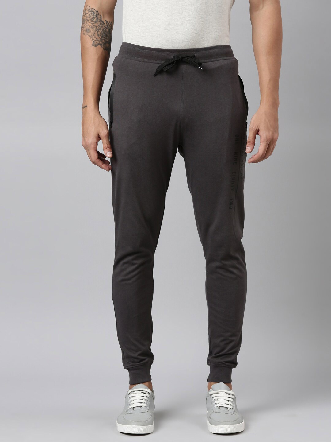 

DIXCY SCOTT Men Printed High Rise Ankel Length & Side Pocket Jogger, Grey