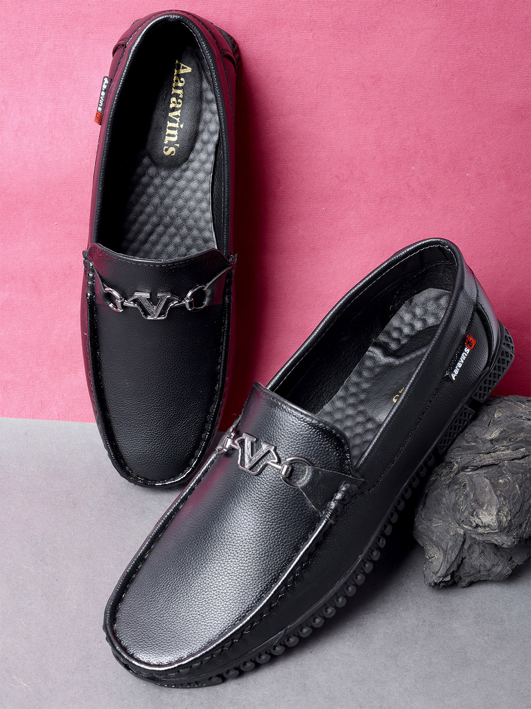 

AARAVIN'S Men Textured Embellished Lightweight Comfort Insole Slip-On Horsebit Loafers, Black