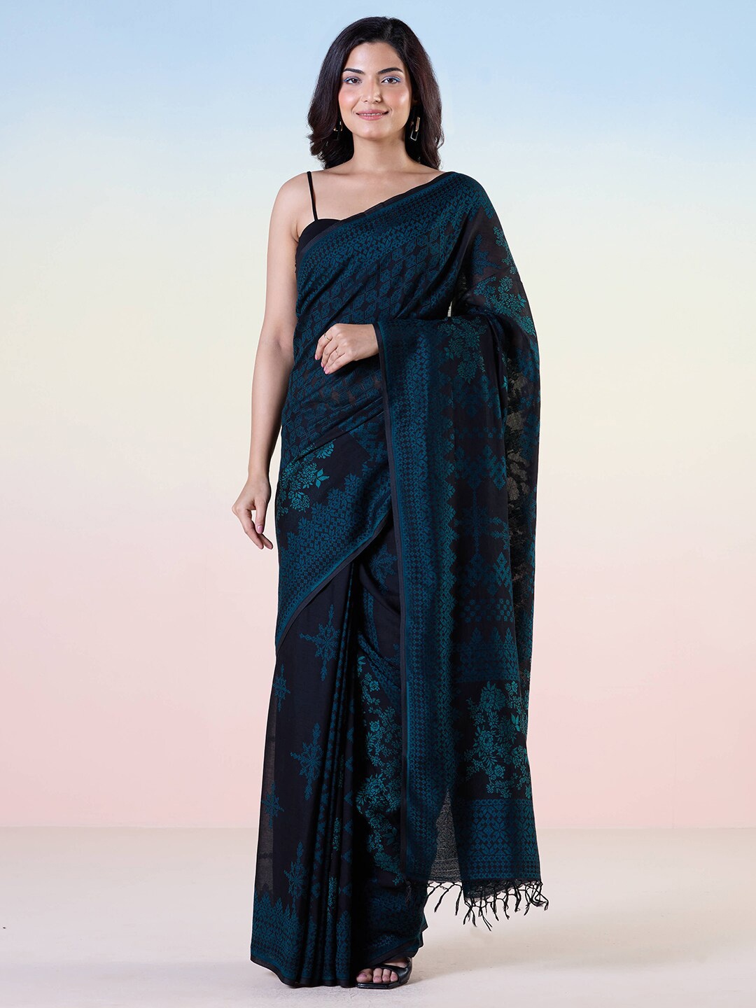 

navyasa by liva Ethnic Motifs Woven Design Liva Saree, Green