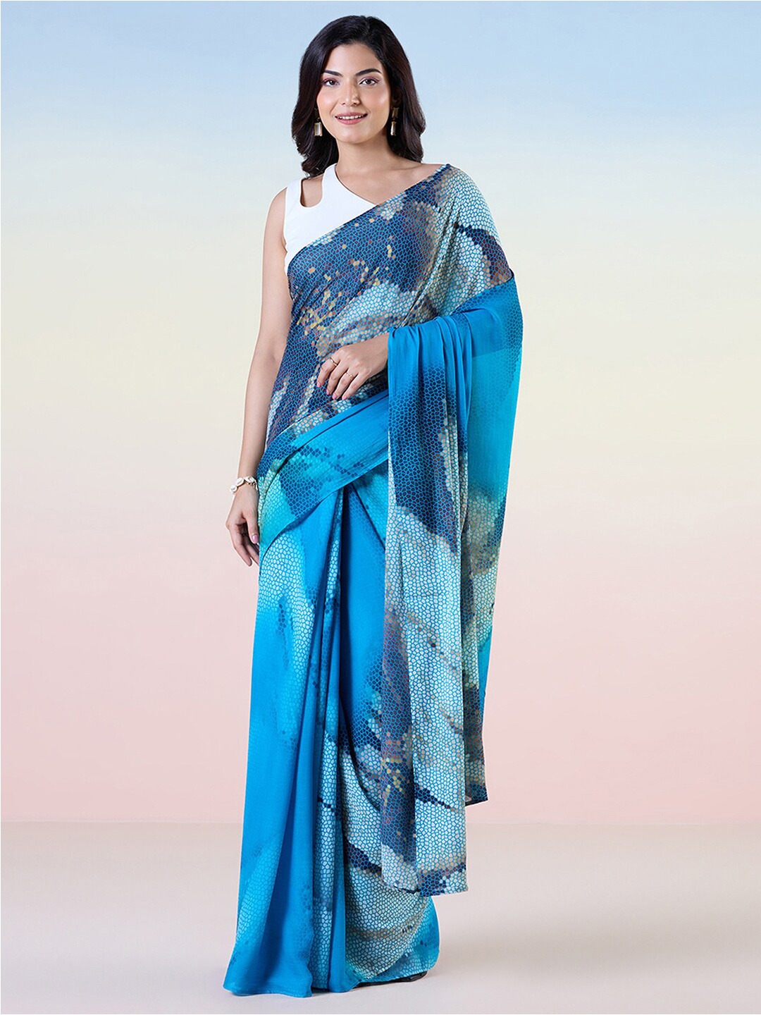 

navyasa by liva Geometric Printed Pure Georgette Saree, Blue