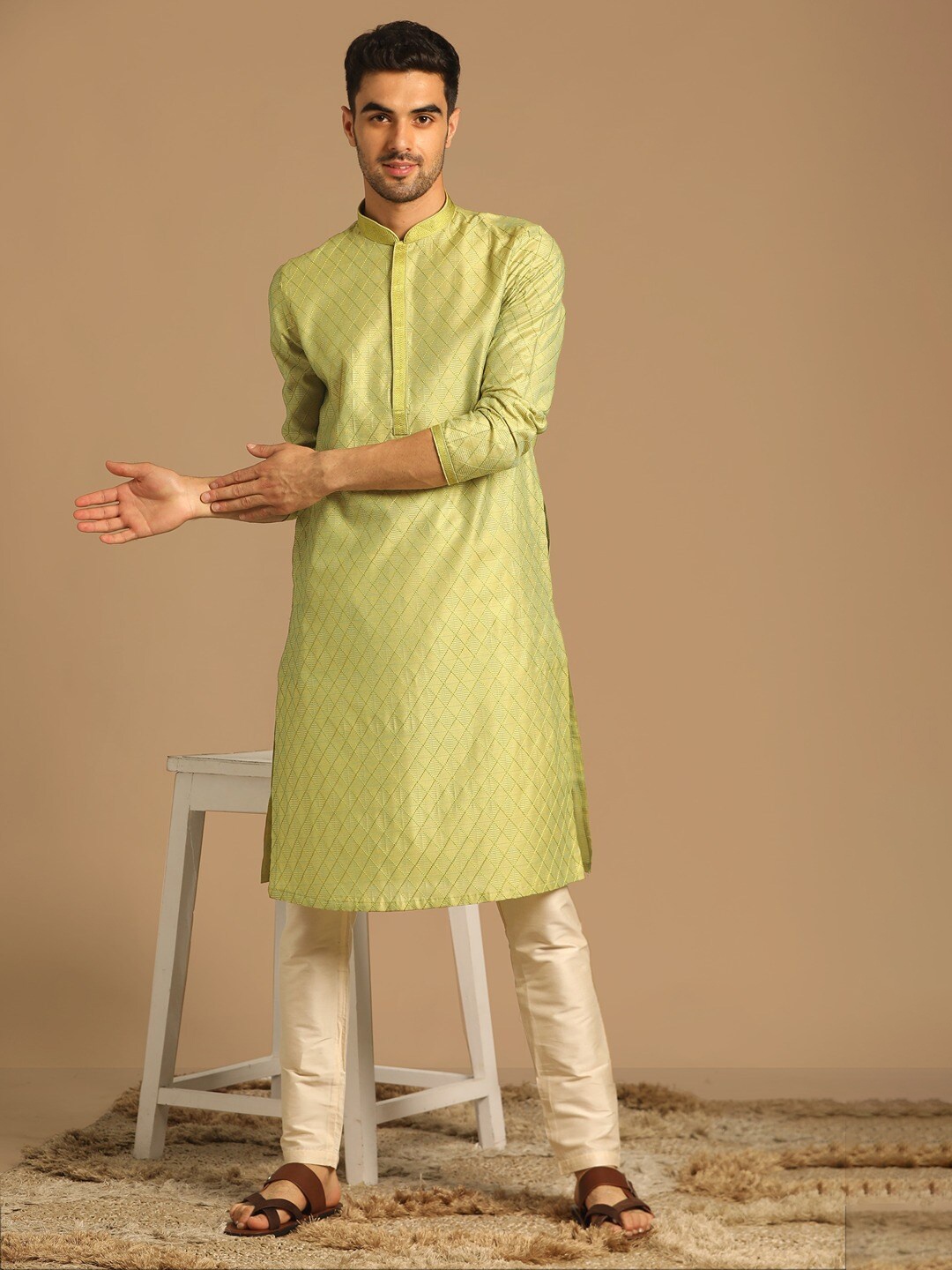 

Manyavar Geometric Woven Design Zari Mandarin Collar Art Silk Straight Kurta With Pyjama, Green