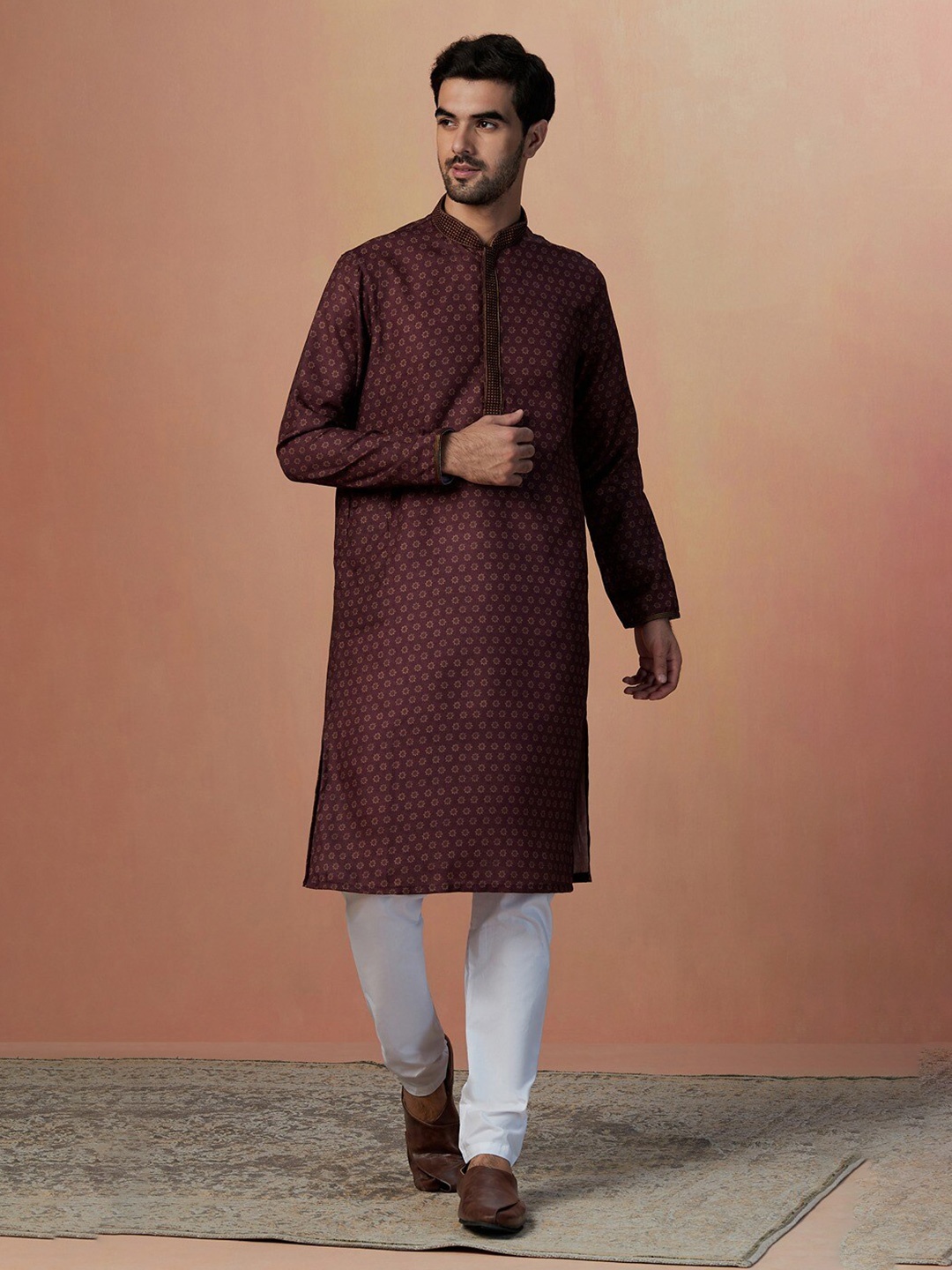 

Manyavar Printed Mandarin Collar Regular Kurta with Pyjamas, Maroon