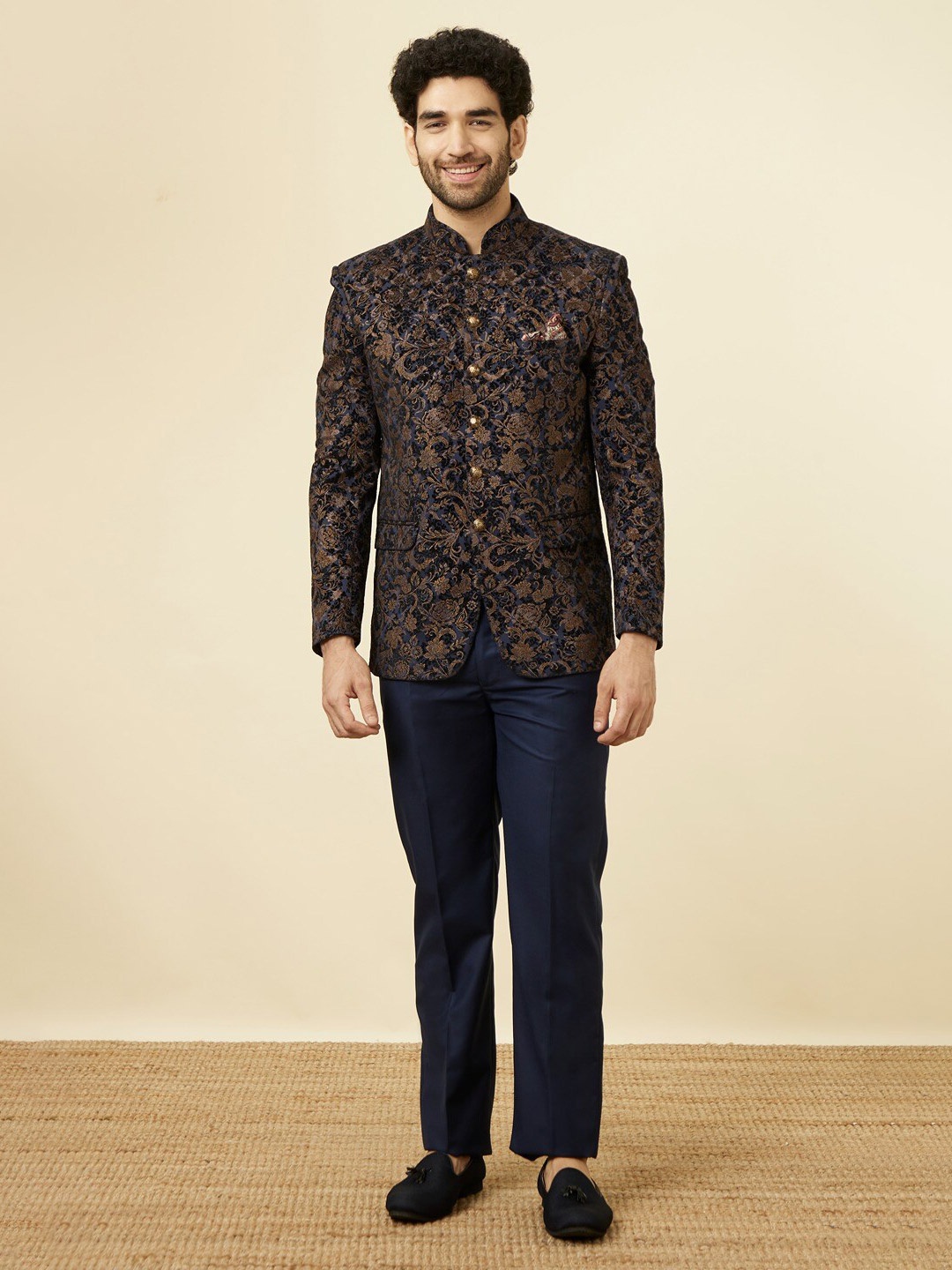

Manyavar Printed Single-Breasted Bandhgala Velvet Blazer Two-Piece Suit, Blue