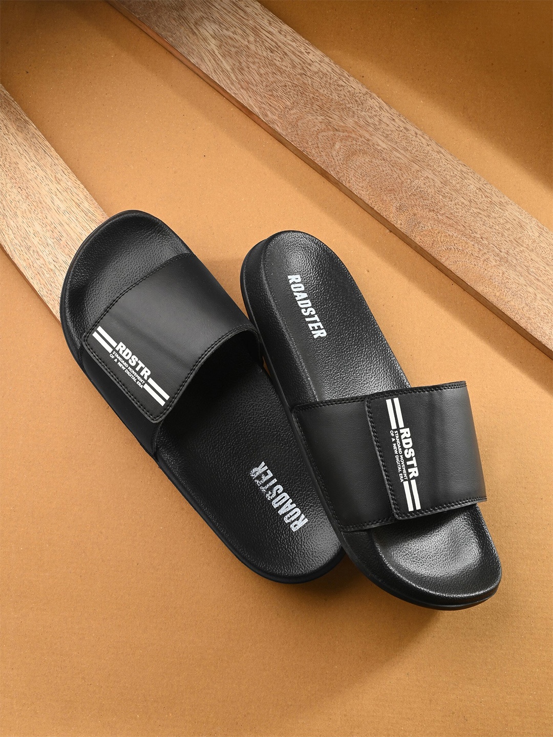 

The Roadster Lifestyle Co. Men Printed Sliders, Black
