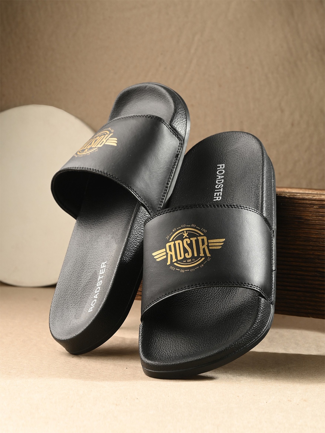 

The Roadster Lifestyle Co. Men Printed Sliders, Black