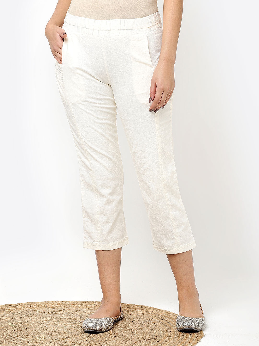 

Lakshita High-Rise Plain Capri, Off white