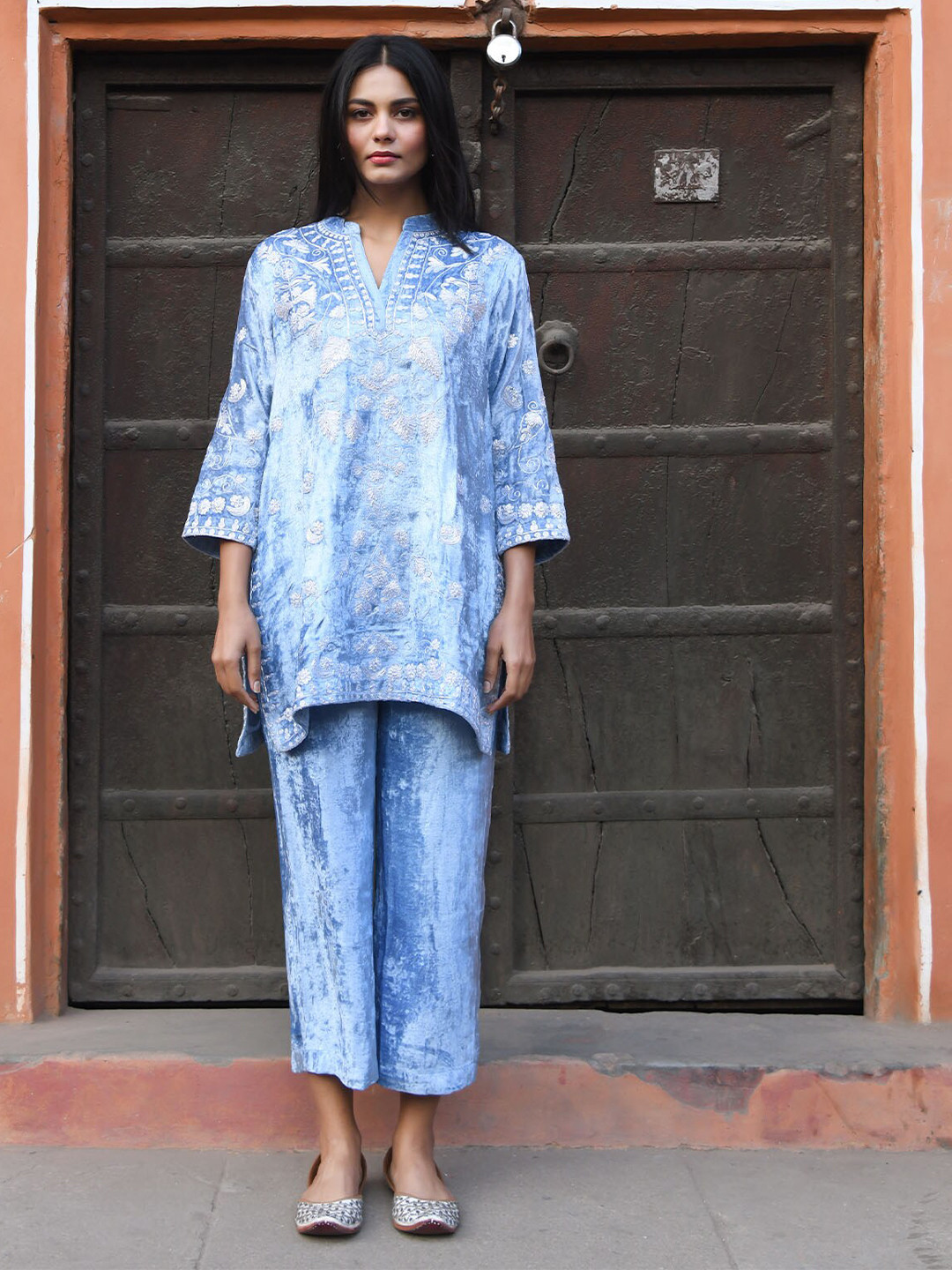

NUHH Floral Embroidered Regular Thread Work Velvet Kurti with Trousers, Blue
