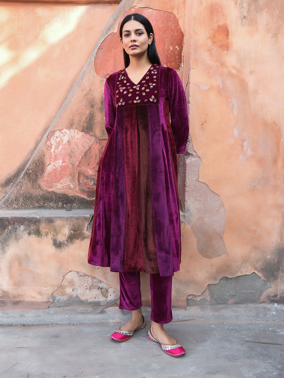 

NUHH Embroidered Empire Velvet Kurta with Trousers, Purple