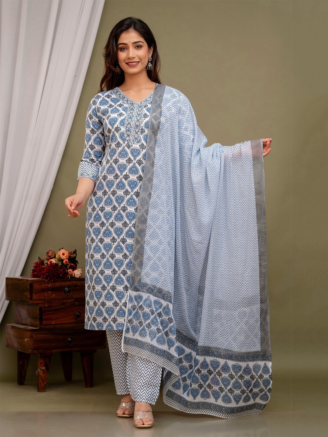 

Mialo fashion Ethnic Motifs Printed Straight Kurta With Trouser & Dupatta, Blue