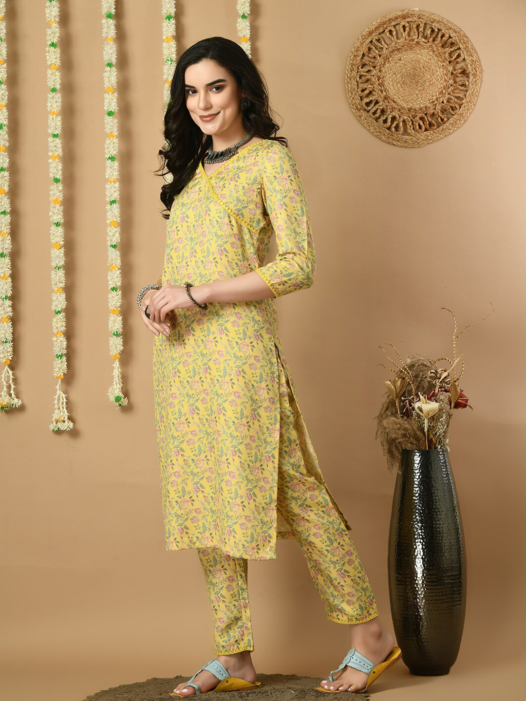 

KALINI Floral Printed V-Neck Straight Kurta with Trousers, Yellow