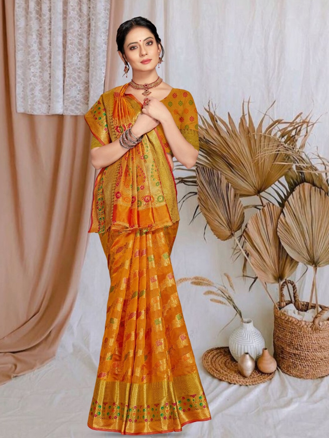 

Mitera Ethnic Motifs Woven Design Zari Banarasi Saree, Gold