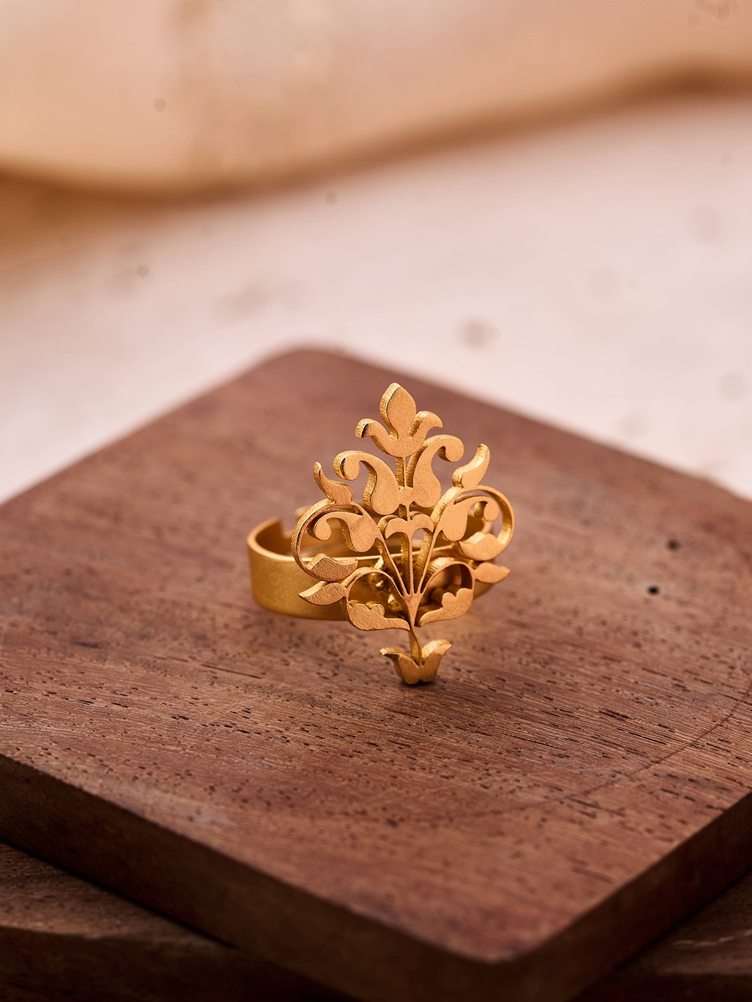 

trueBrowns Gold-Plated Adjustable Finger Ring