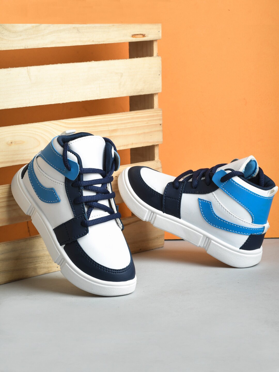 

BAESD Boys Colourblocked Lightweight Lace-Ups Sneakers, Blue
