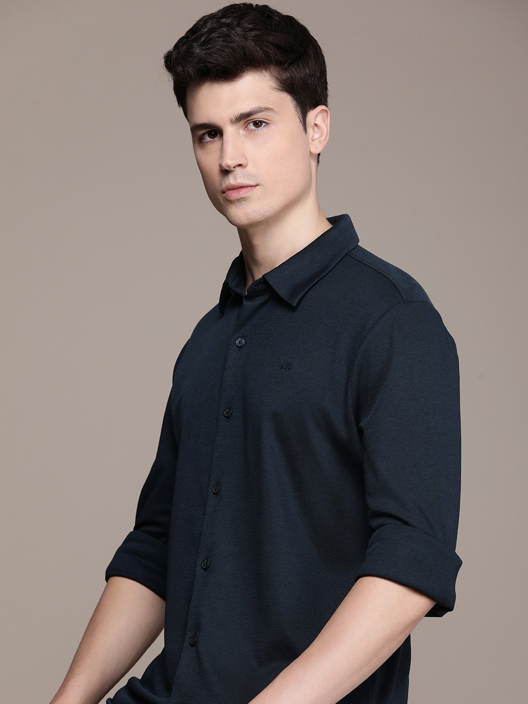

Calvin Klein Jeans Solid Spread-Collar Regular Fit Casual Shirt, Navy blue