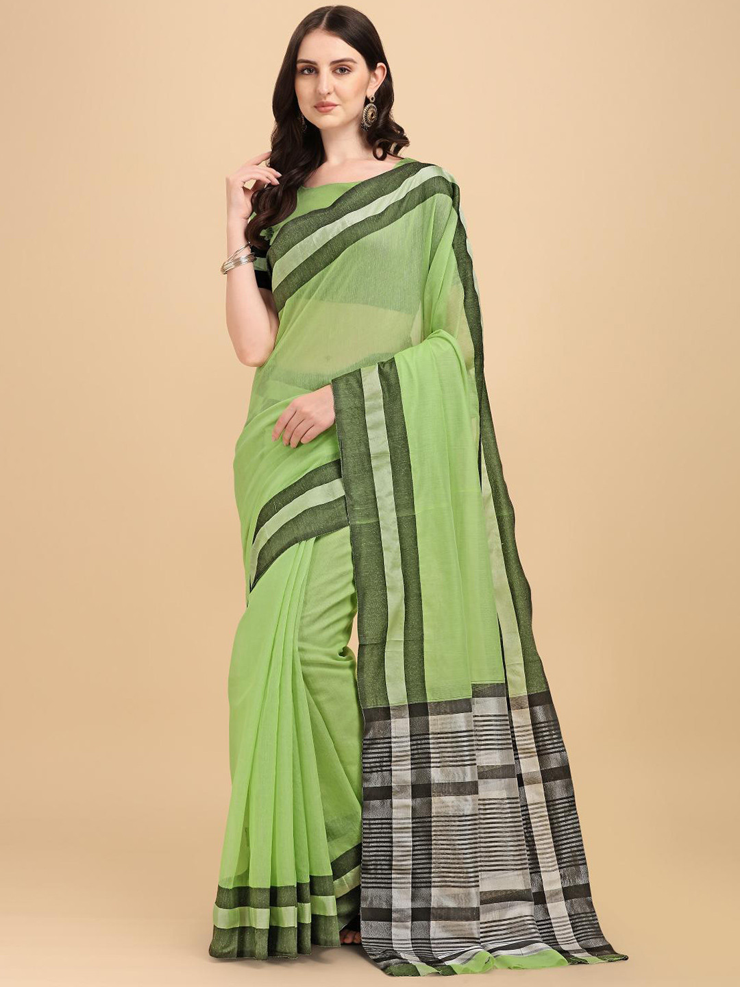 

LIMDO Lime Green Pure Silk Saree