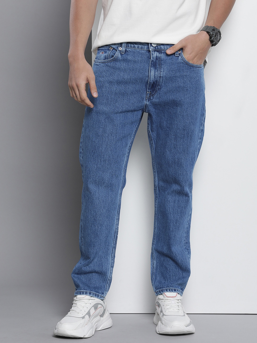 

Tommy Hilfiger Men Dad Tapered Fit Light Fade Stretchable Mid-Rise Jeans, Blue