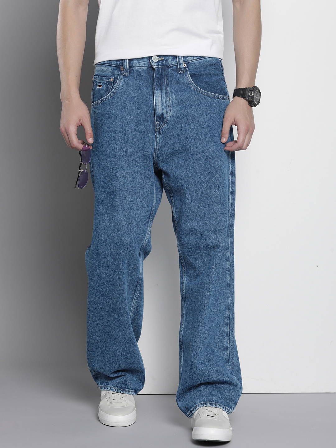 

Tommy Hilfiger Men Pure Cotton Aiden Slouchy Fit Light Fade Jeans, Blue