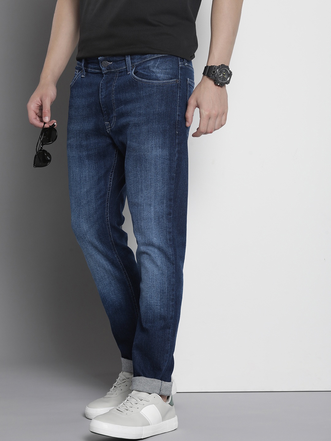 

Tommy Hilfiger Men Pure Cotton Simon Skinny Fit Light Fade Jeans, Blue
